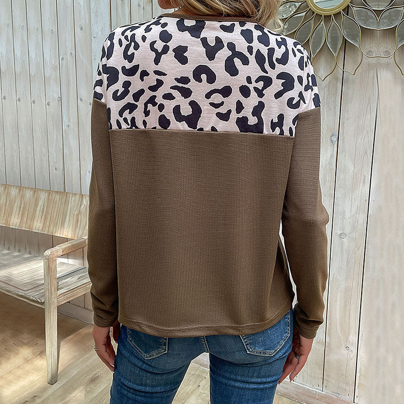 Damen modischer Sweatshirt mit Animal-Print-Akzenten und Knopfdetails Drune