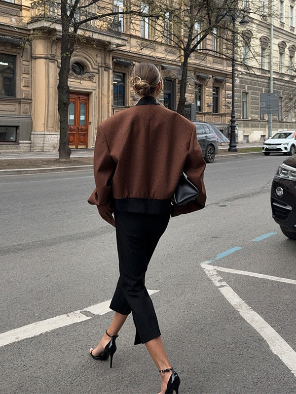 Damen Modische Kurzjacke mit strukturiertem Schnitt und hohen Kragen Drune