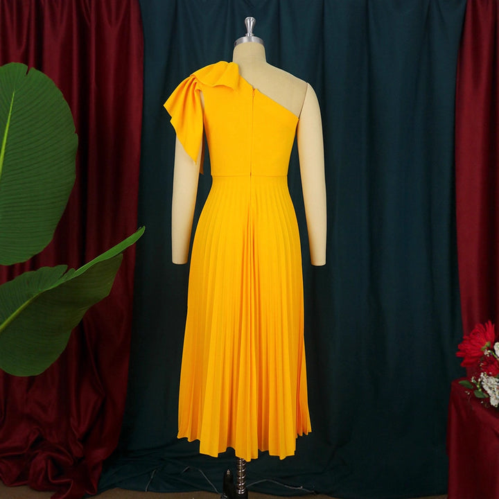 Damen Plissee Maxikleid mit asymmetrischem Träger und Rüschendetail Drune