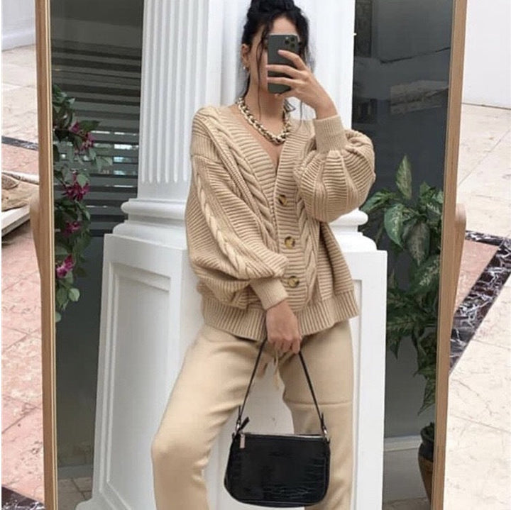 Damen Strickjacke mit tiefem V-Ausschnitt und einzigartigem Zopfdesign Drune