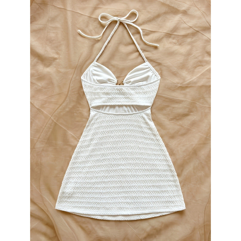 Damen Strandkleid mit raffinierten Trägern und dekorativem Schlitz Drune