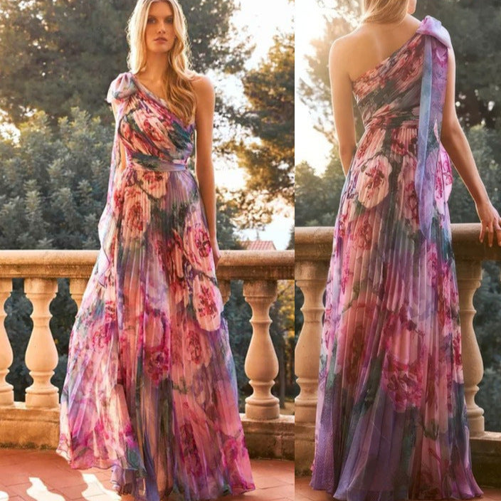 Damen Maxikleid mit einem schulterfreien Design und floralen Falten Drune
