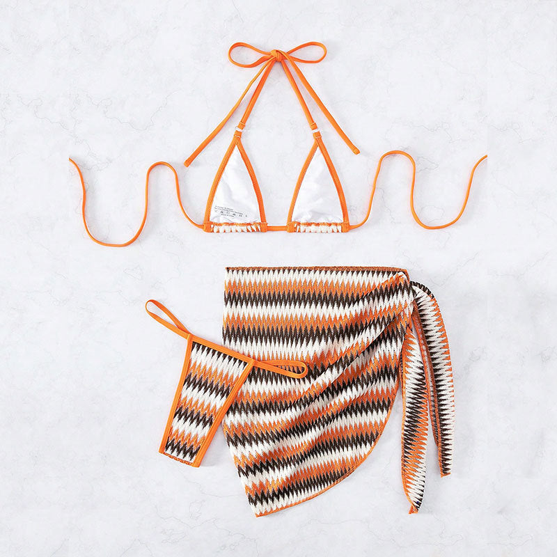 Damen Triangel-Bikini mit modernem Zickzack-Muster und passendem Pareo Drune