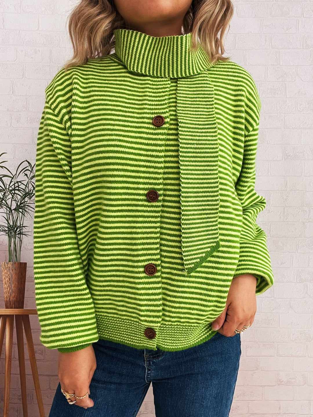 Damen gestreifter Strickcardigan mit hohem Kragen und dekorativen Knöpfen Drune