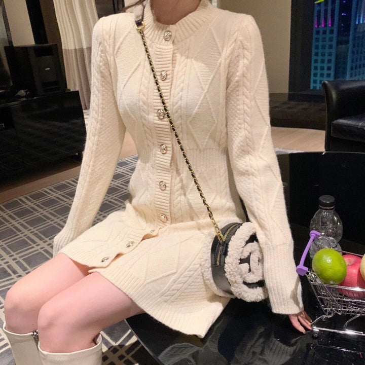 Damen Strickkleid mit Zopfdesign und eleganter Knopfleiste Drune