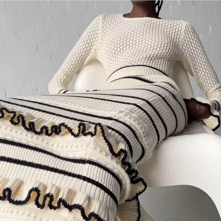 Damen Strickmaxikleid mit raffiniertem Lochmuster und kontrastierendem Streifen Drune