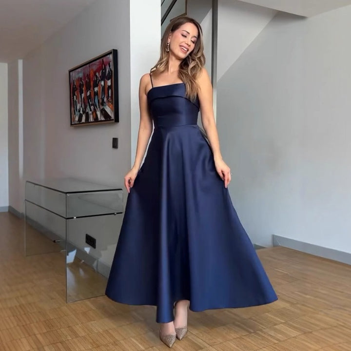 Damen Abendkleid mit feinen Spaghettiträgern und fließendem Rock Drune