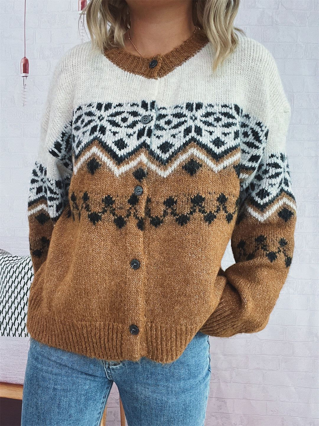 Damen kuschelige Strickjacke mit großem Muster und hochwertiger Verarbeitung Drune