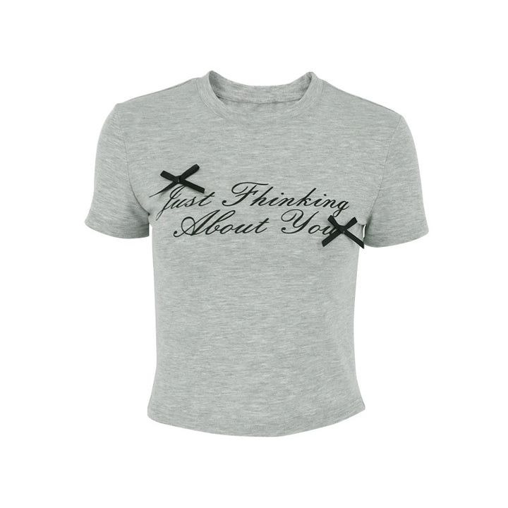 Damen cropped T-Shirt mit einzigartigem Schriftzug und lässigem Schnitt Drune