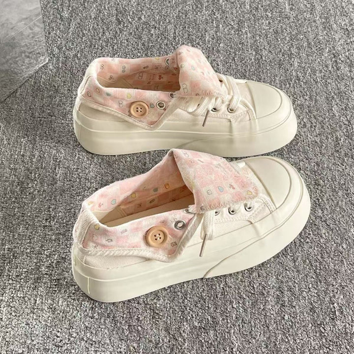 Damen Modische Sneakers mit besonderen Knopf-Details und verspieltem Karomuster Drune