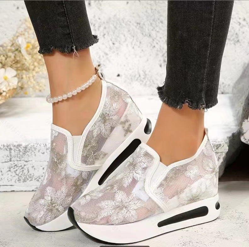 Damen Komfortable Sneaker mit floralem Stickmuster und rutschfester Sohle Drune