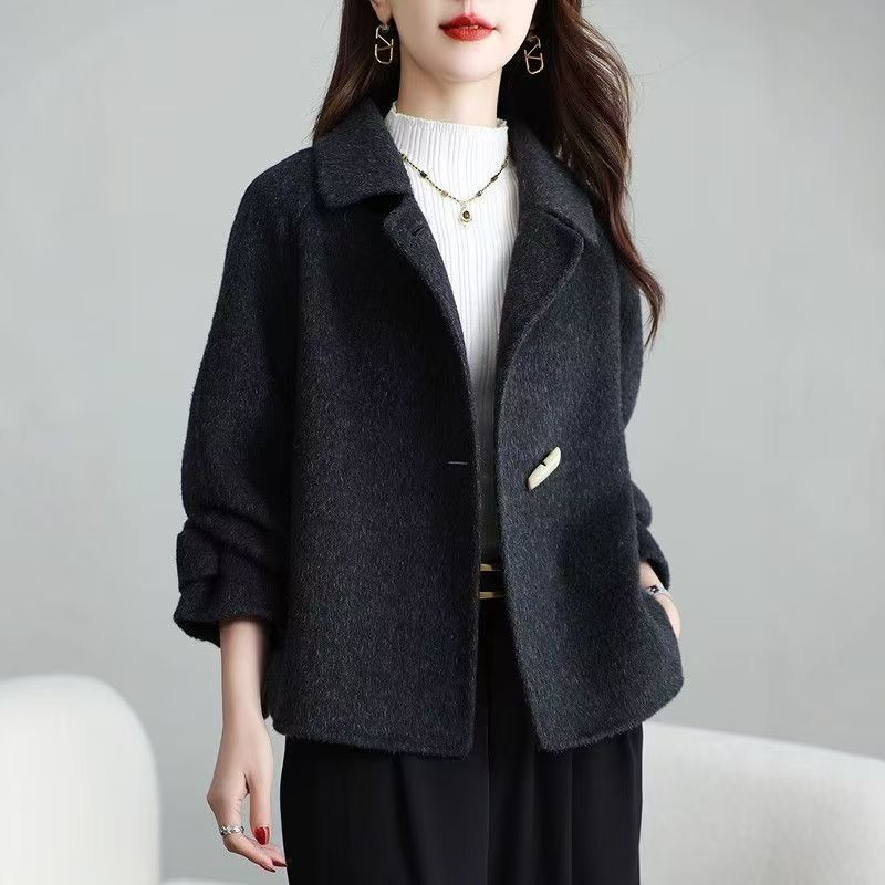 Damen kuschelige Strickjacke mit modernen Knopfdetails Drune
