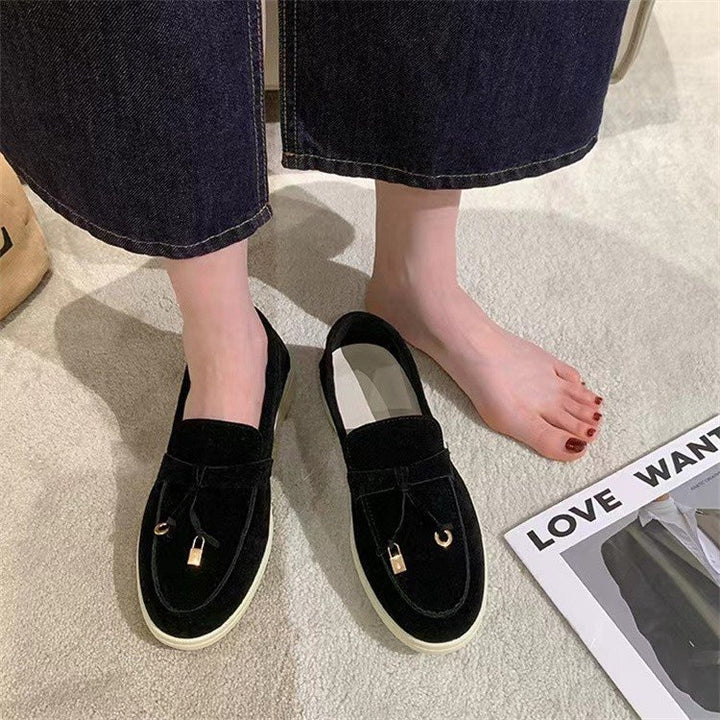 Damen Veloursleder Slipper mit dekorativer Quaste und profilierter Gummisohle Drune
