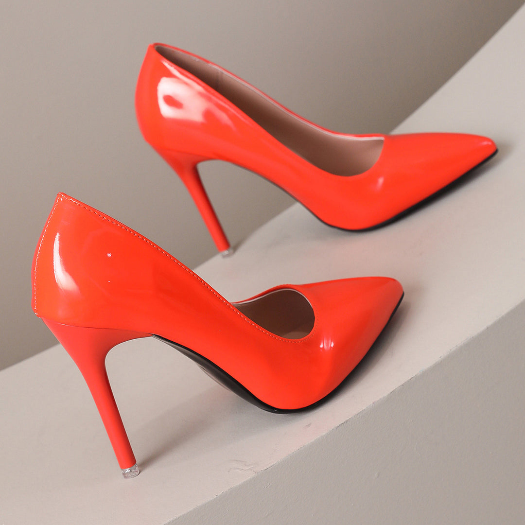 Damen Pumps mit stilvollem Spitzendesign und glänzender Lackoberfläche Drune