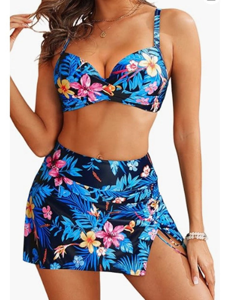 Damen Bikini-Set mit floralem Bustier-Oberteil und modischem Wickelrock Drune