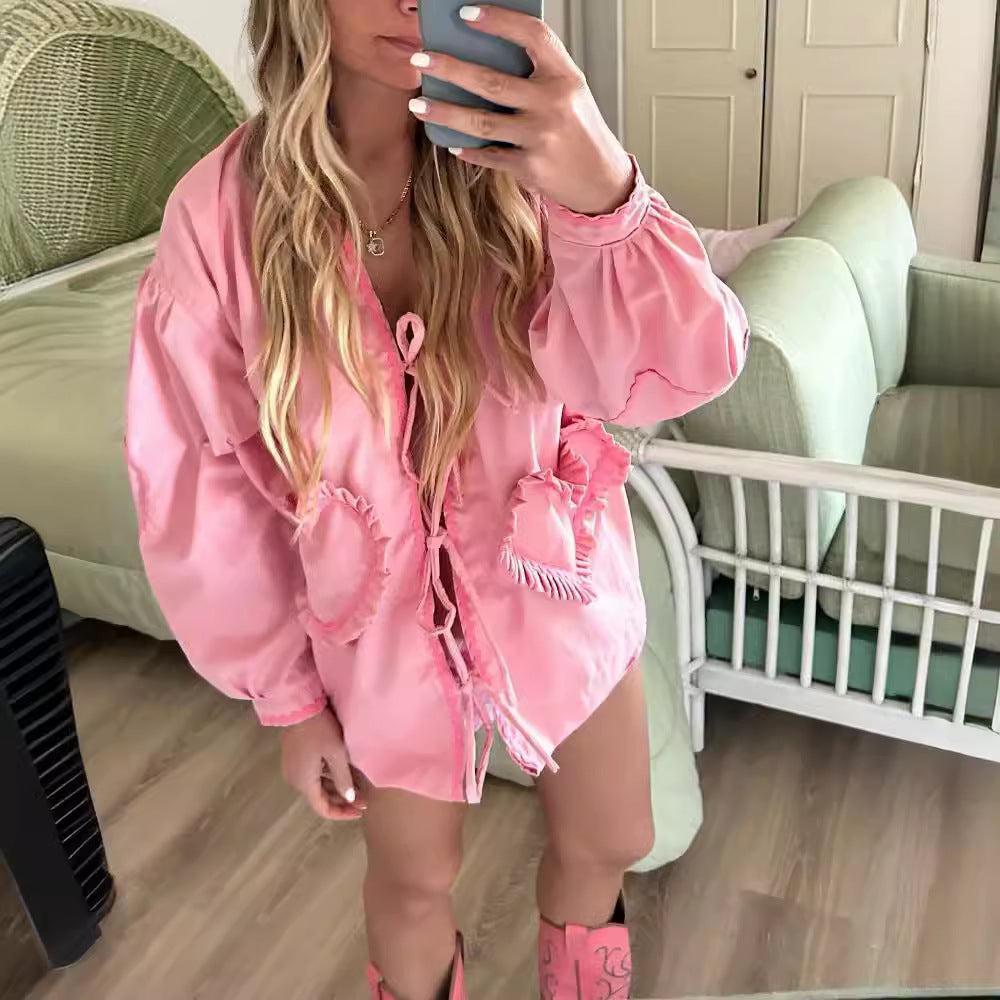 Damen Verspielte Bluse mit Herz-Applikationen und Rüschendetails Drune