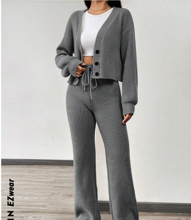 Damen Set aus weichem Strick mit lässiger Hose und Crop-Cardigan Drune