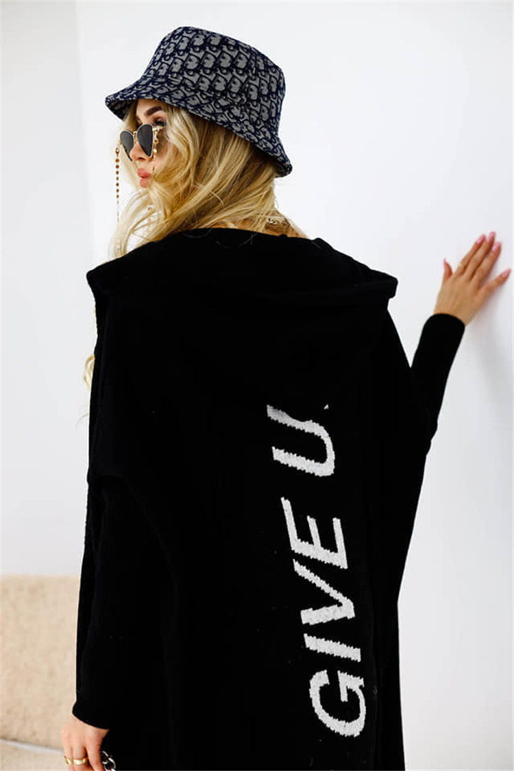Damen gemütlicher Strickponcho mit Kapuze und einzigartigem Schriftzug Drune