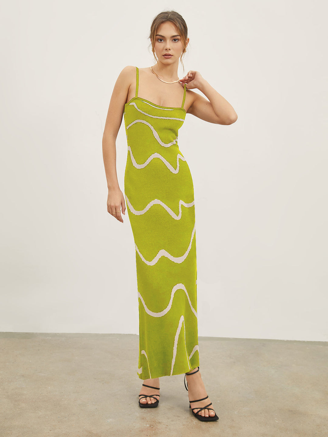 Damen Maxikleid mit modernem Wellenmuster und feinen Spaghettiträgern Drune