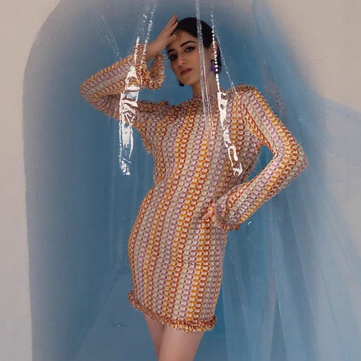 Damen modisches Minikleid mit strukturiertem Wellenmuster und verspieltem Saum Drune