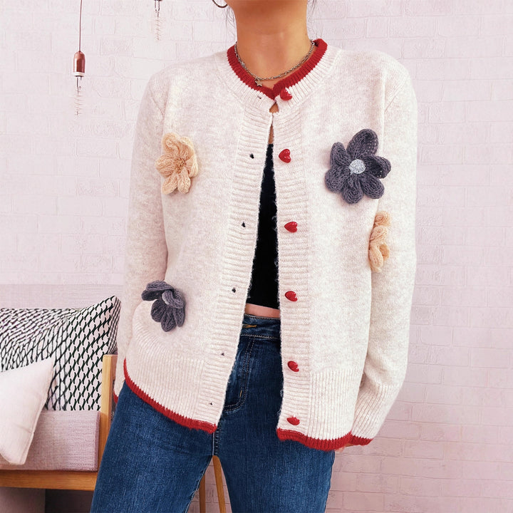 Damen Strickjacke mit floralem Design und dekorativen Herzknöpfen Drune