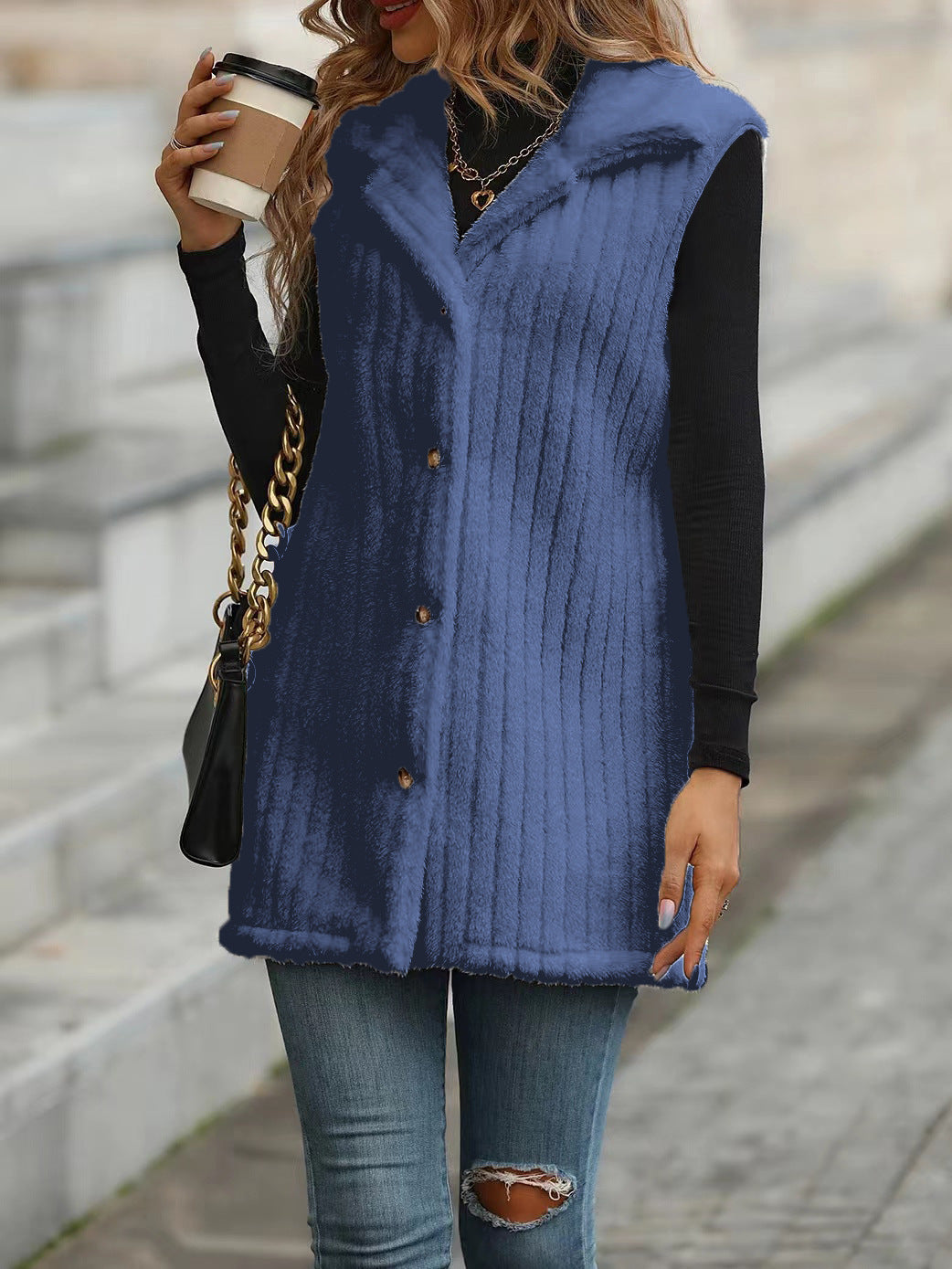 Damen Strickweste mit samtiger Oberfläche und modernen Knopfdetails Drune