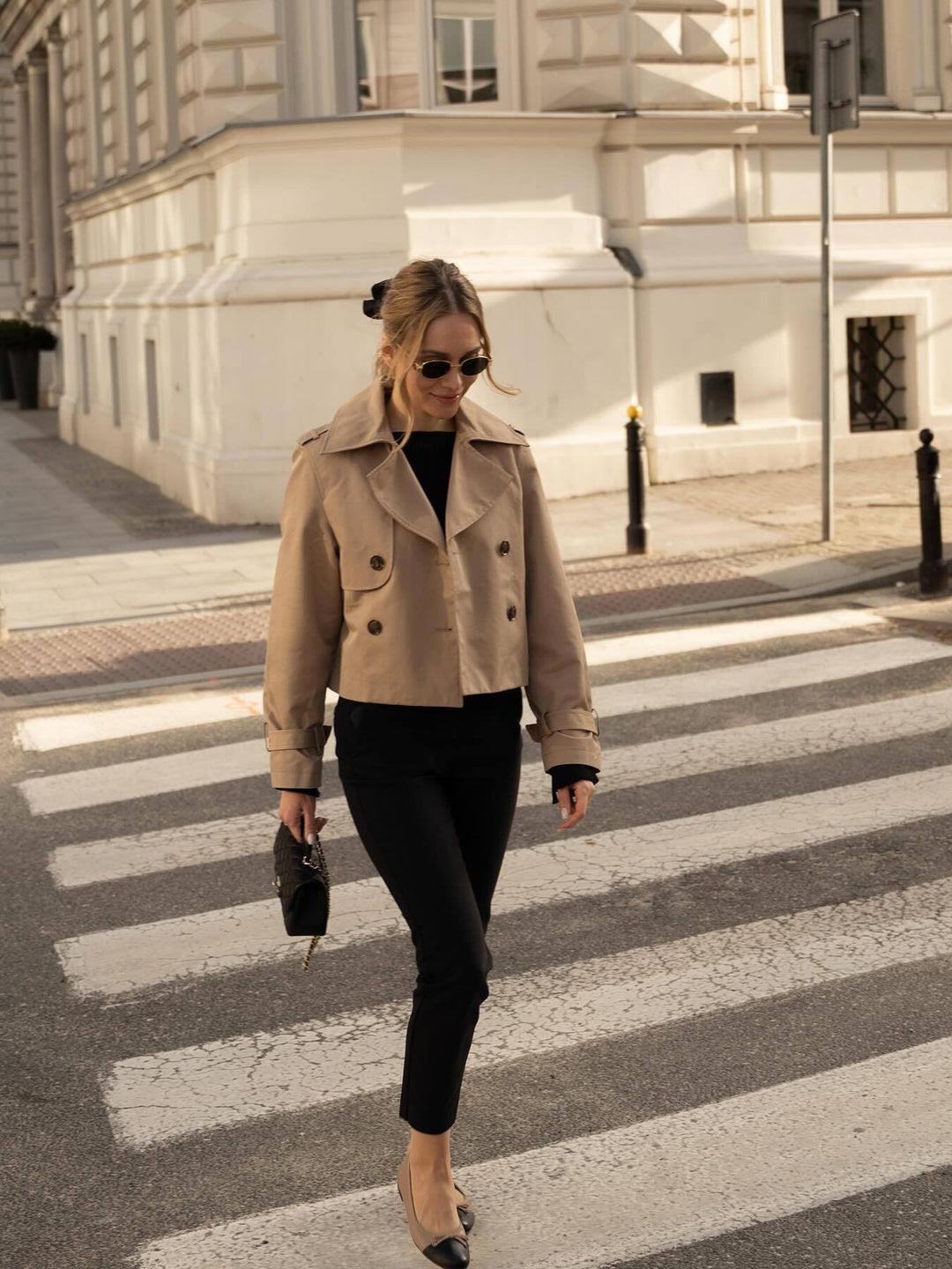 Damen cropped Trenchjacke mit doppelter Knopfleiste und verstellbaren Ärmeln Drune