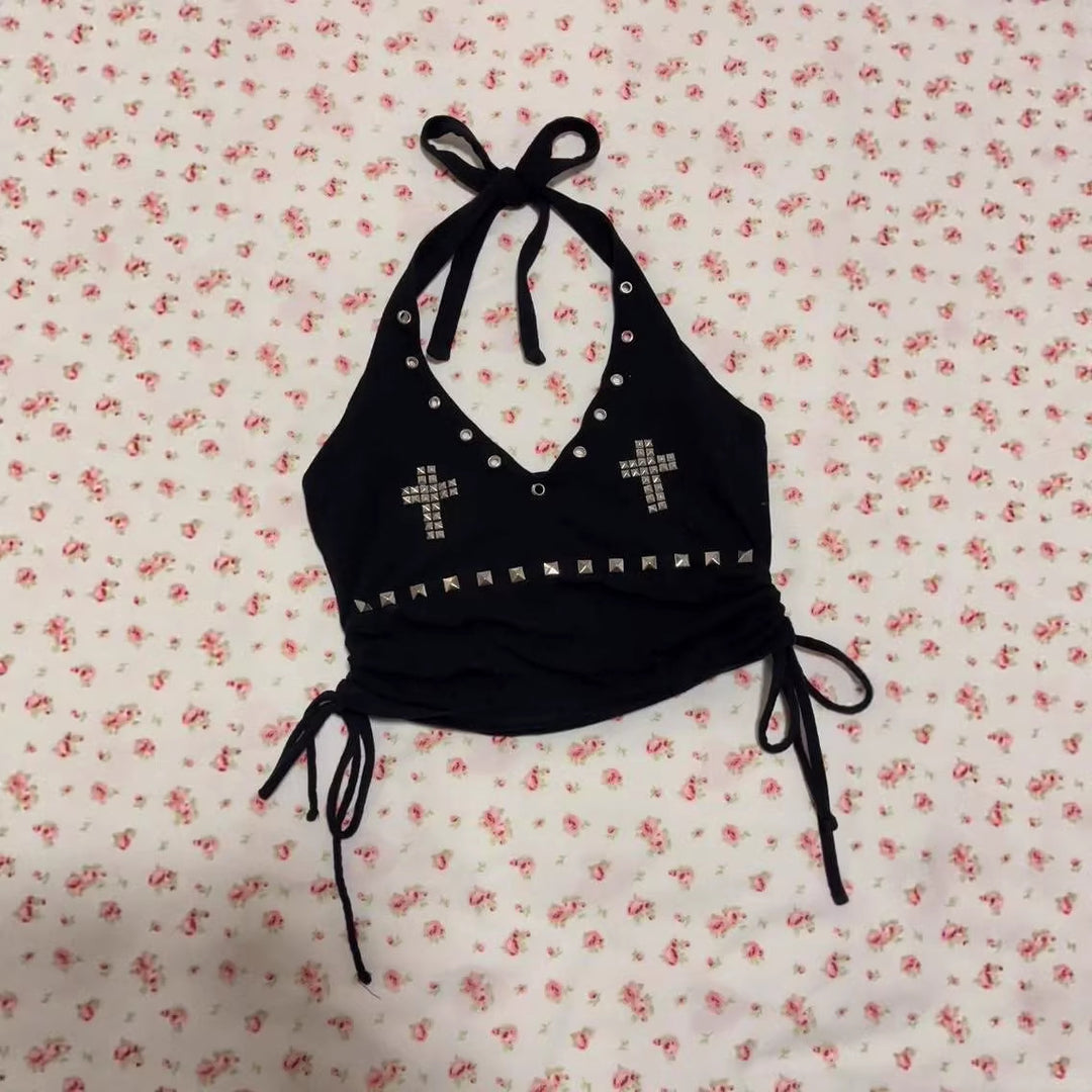 Damen-Crop-Top mit auffälligen Nieten und Kreuzdetails Drune