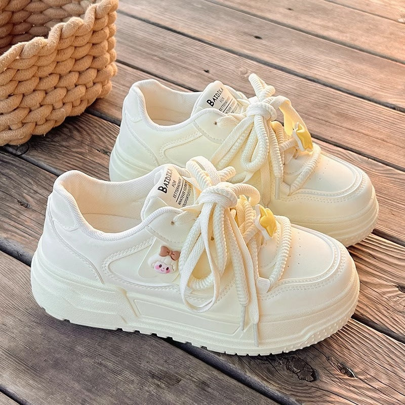 Damen Sportliche Sneakers mit verspielten Applikationen Drune
