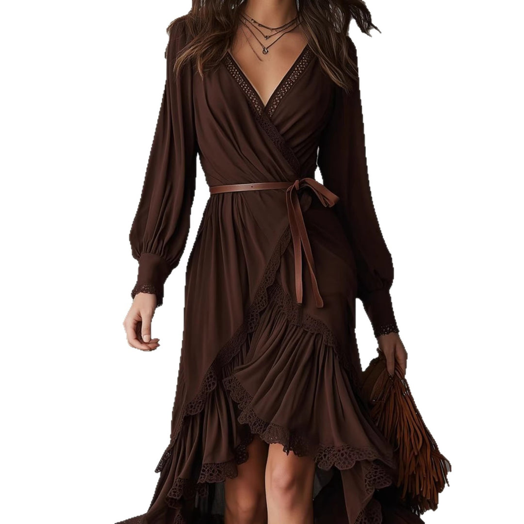Damen Wickelkleid mit Spitzendetails und fließendem Saum Drune