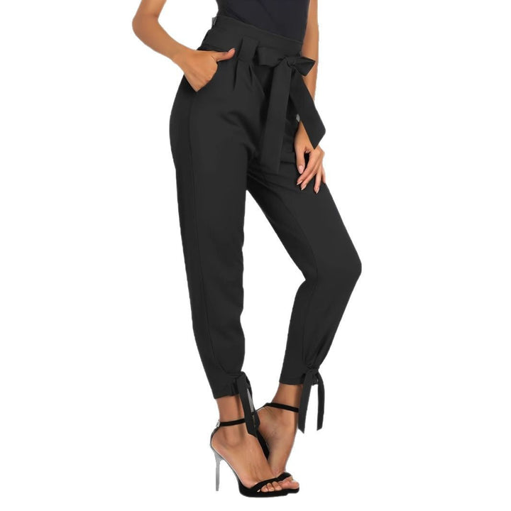 Drune | elegante Chinohose mit Bindegürtel und lockeren Bündchen