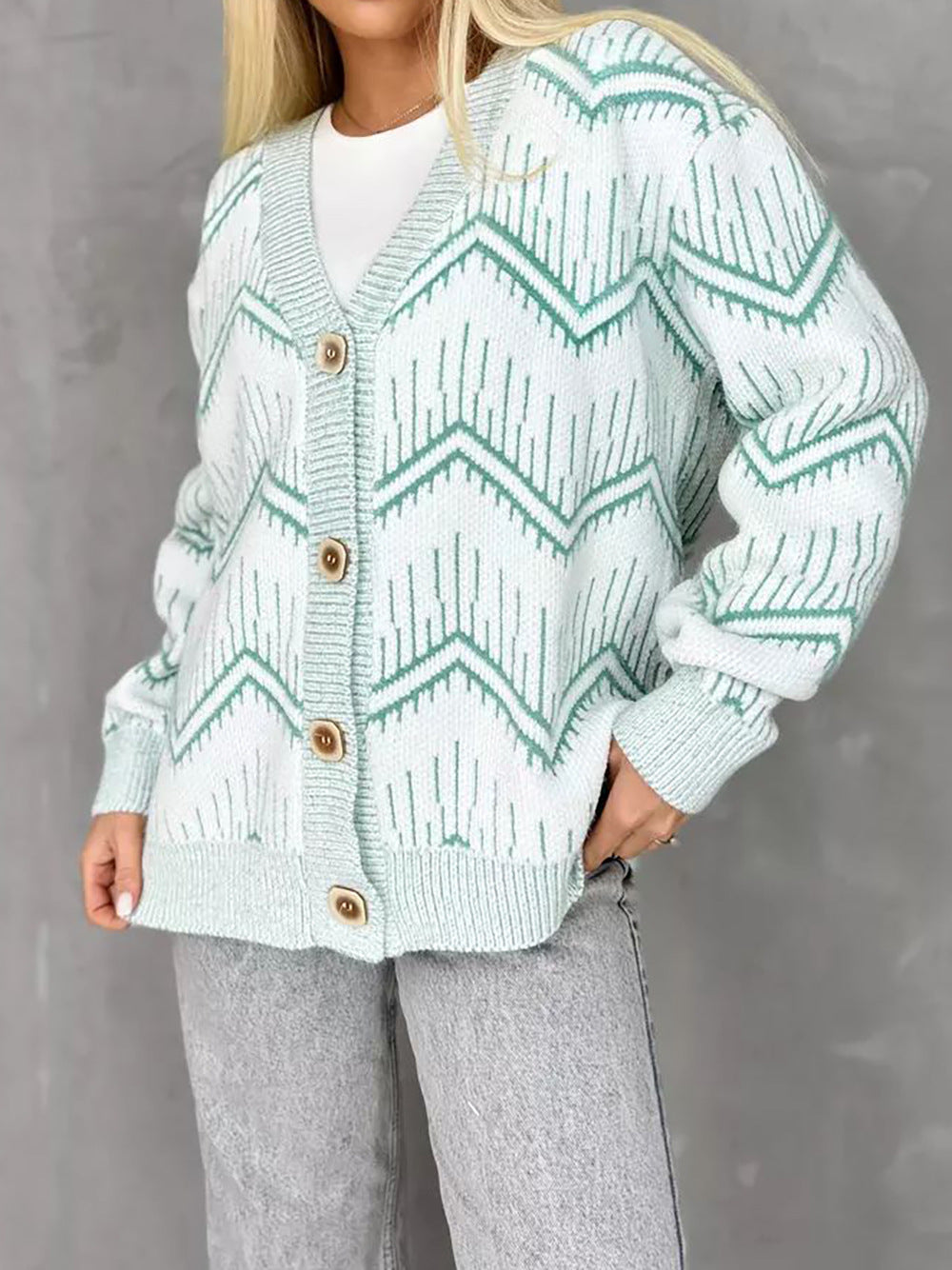 Damen Strickjacke mit modernem Chevron-Muster und erstklassigen Knopfdetails Drune