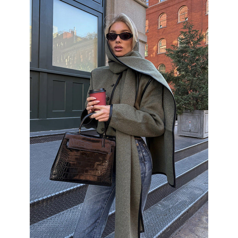 Damen Elegante cropped Jacke mit schickem Schal und raffinierten Taschen Drune