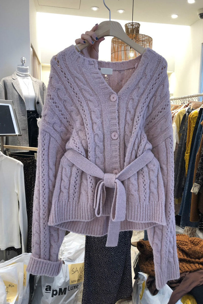 Damen Strickjacke mit Taillengürtel und Zopfmuster Drune