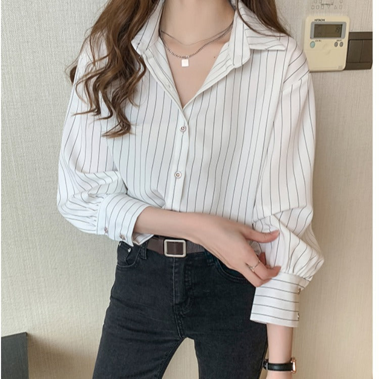 Damen Bluse mit feinen Streifen und modernen Knopfdetails Drune