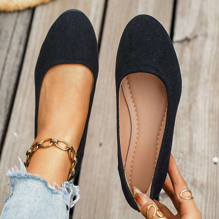 Damen  minimalistische Samt-Ballerina mit dekorativer Fußkette und ergonomischem Komfortfußbett Drune