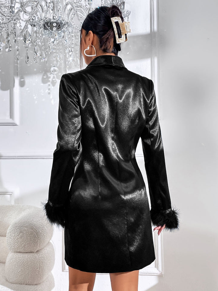 Drune | Doppeltgeknöpftes Satin Anzugs Kleid mit Pelzbündchen