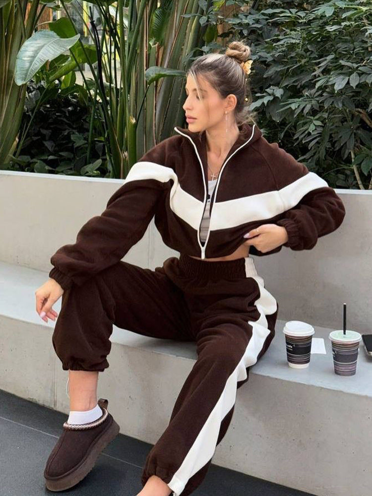 Damen Fleece-Sportanzug mit hohem Kragen und eleganten Kontraststreifen Drune