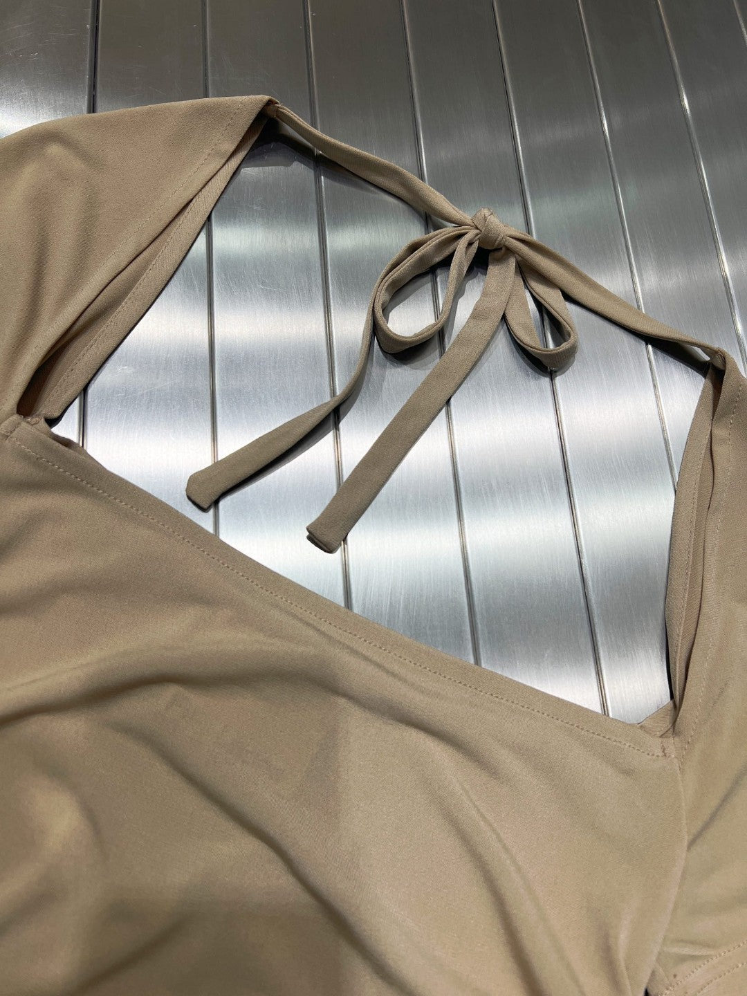 Damen Stretchbluse mit dekorativem Rückenausschnitt Drune