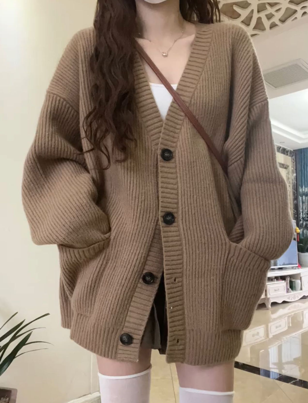 Damen kuschelige Strickjacke mit tiefem V-Ausschnitt und großen Taschen Drune