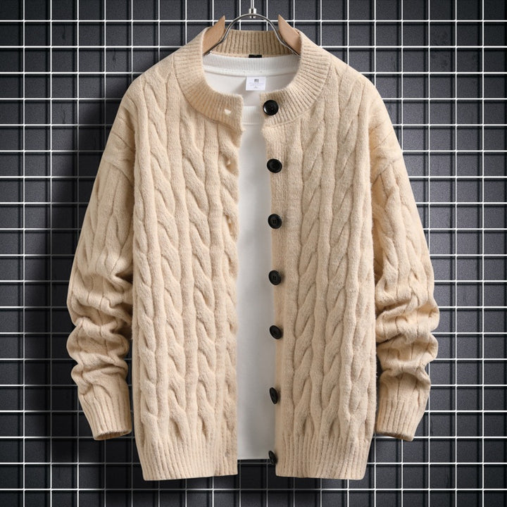 Herren Strickjacke mit modernem Zopfmuster und durchgehendem Knopfverschluss Drune