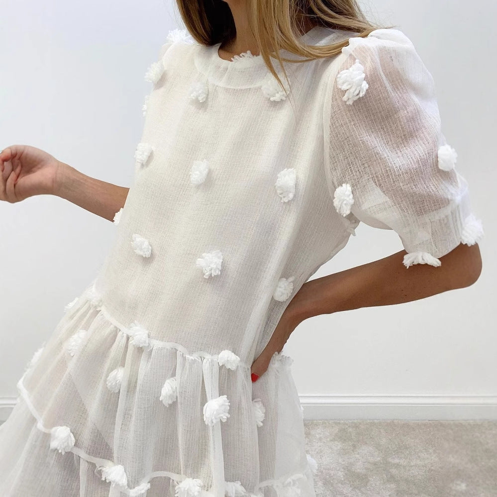 Damen Kleid mit volumetrischen Puffärmeln und dekorativen Fransen Drune