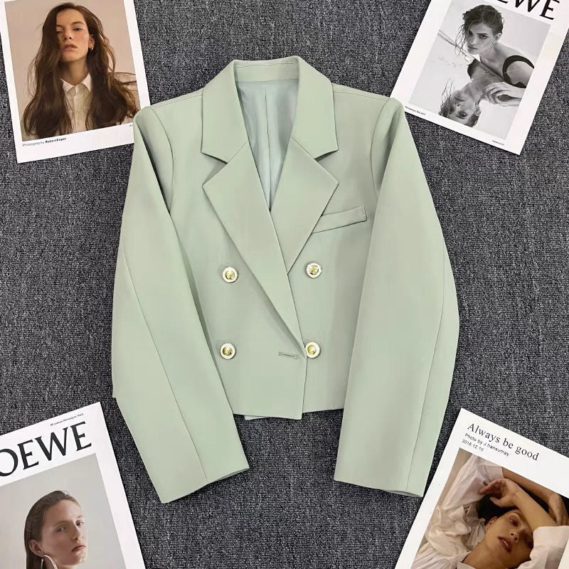 Damen Kurz geschnittener Blazer mit dekorativen Knöpfen Drune