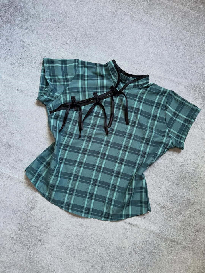 Damen Urbanes Karo-Top mit raffinierten Rüschendetails Drune