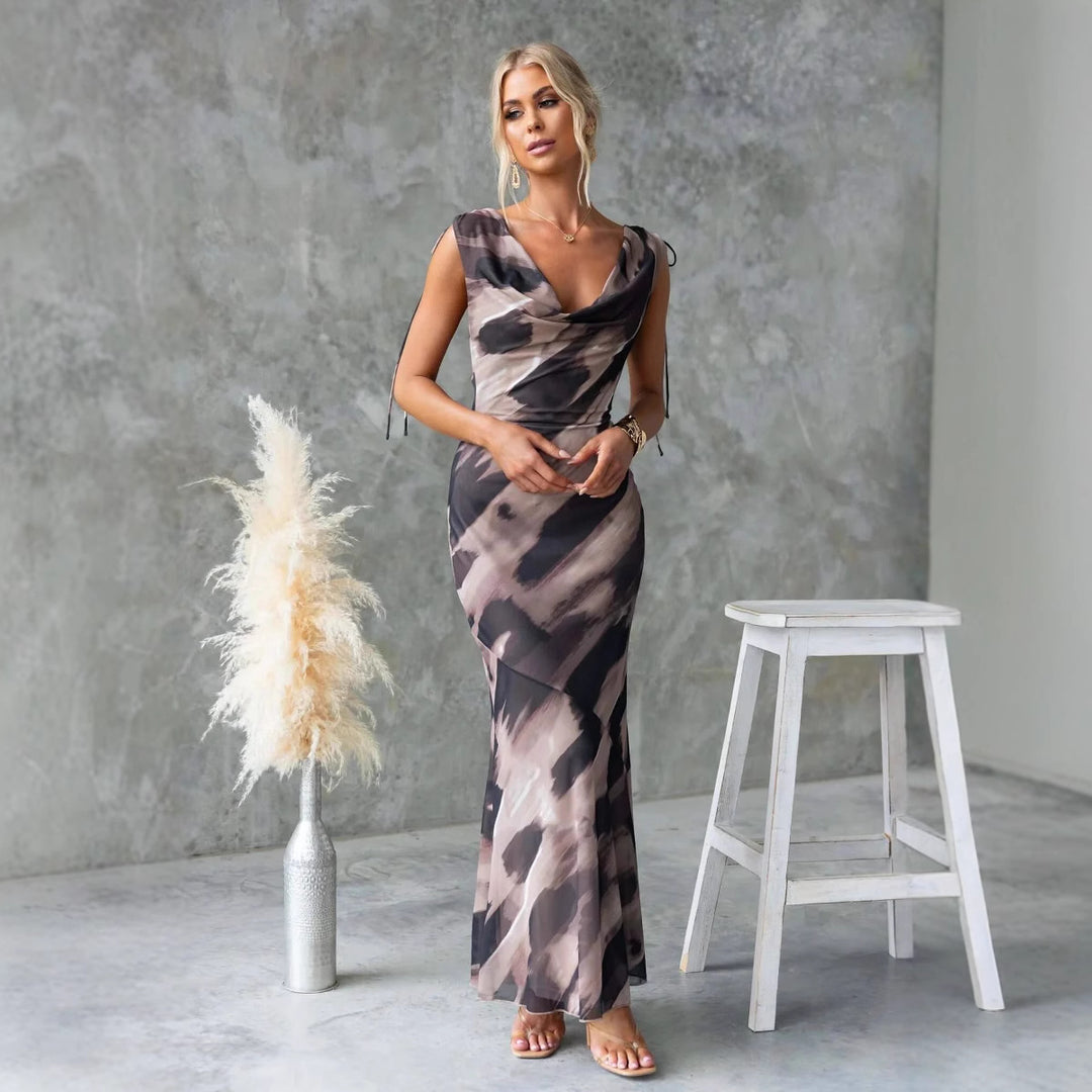 Damen Maxikleid mit elegantem Wasserausschnitt und floralen Akzenten Drune