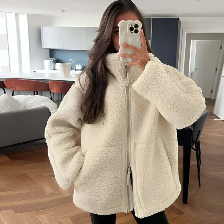 Drune | Chic Teddyfelljacke beige für stilvollen Komfort