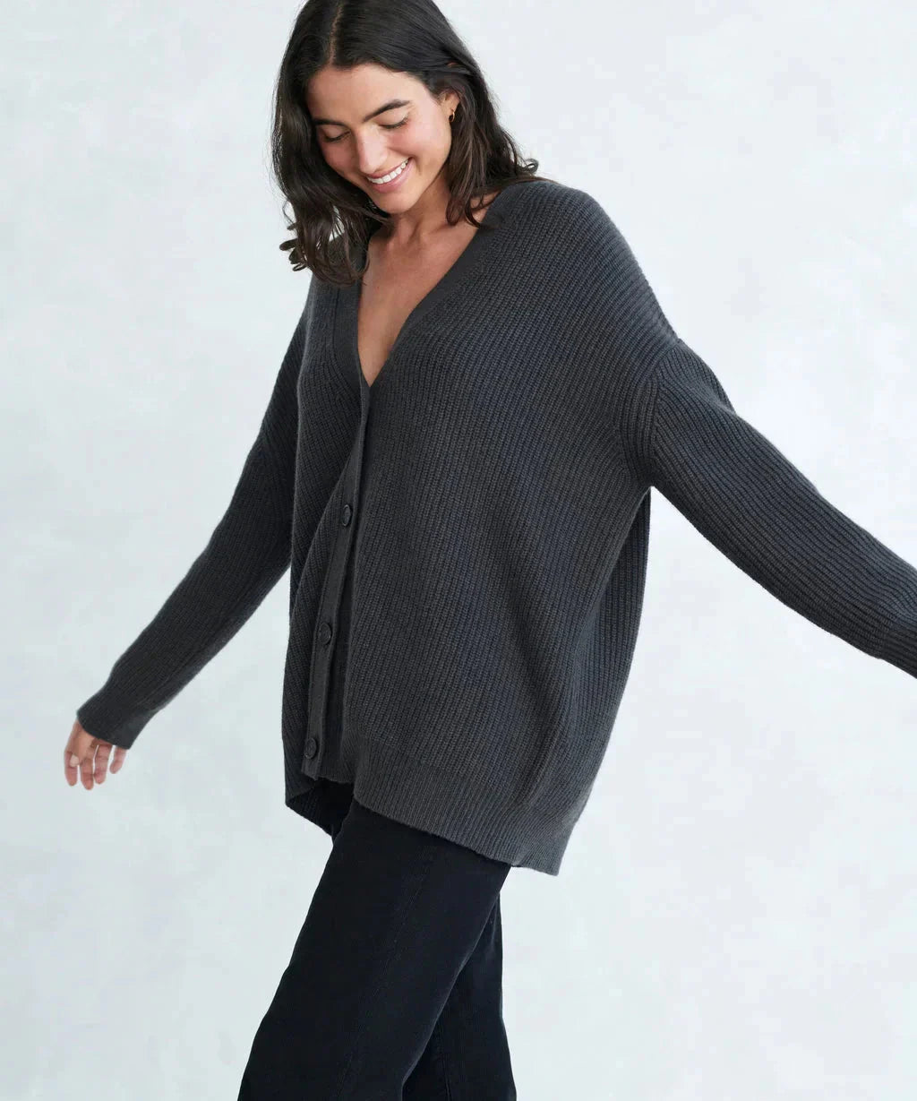 Drune | Weste V Ausschnitt Knopfleiste Strickweste Damenbekleidung