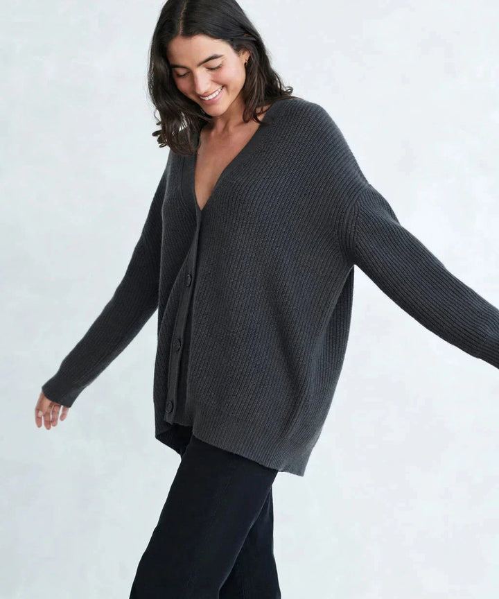 Drune | Weste V Ausschnitt Knopfleiste Strickweste Damenbekleidung