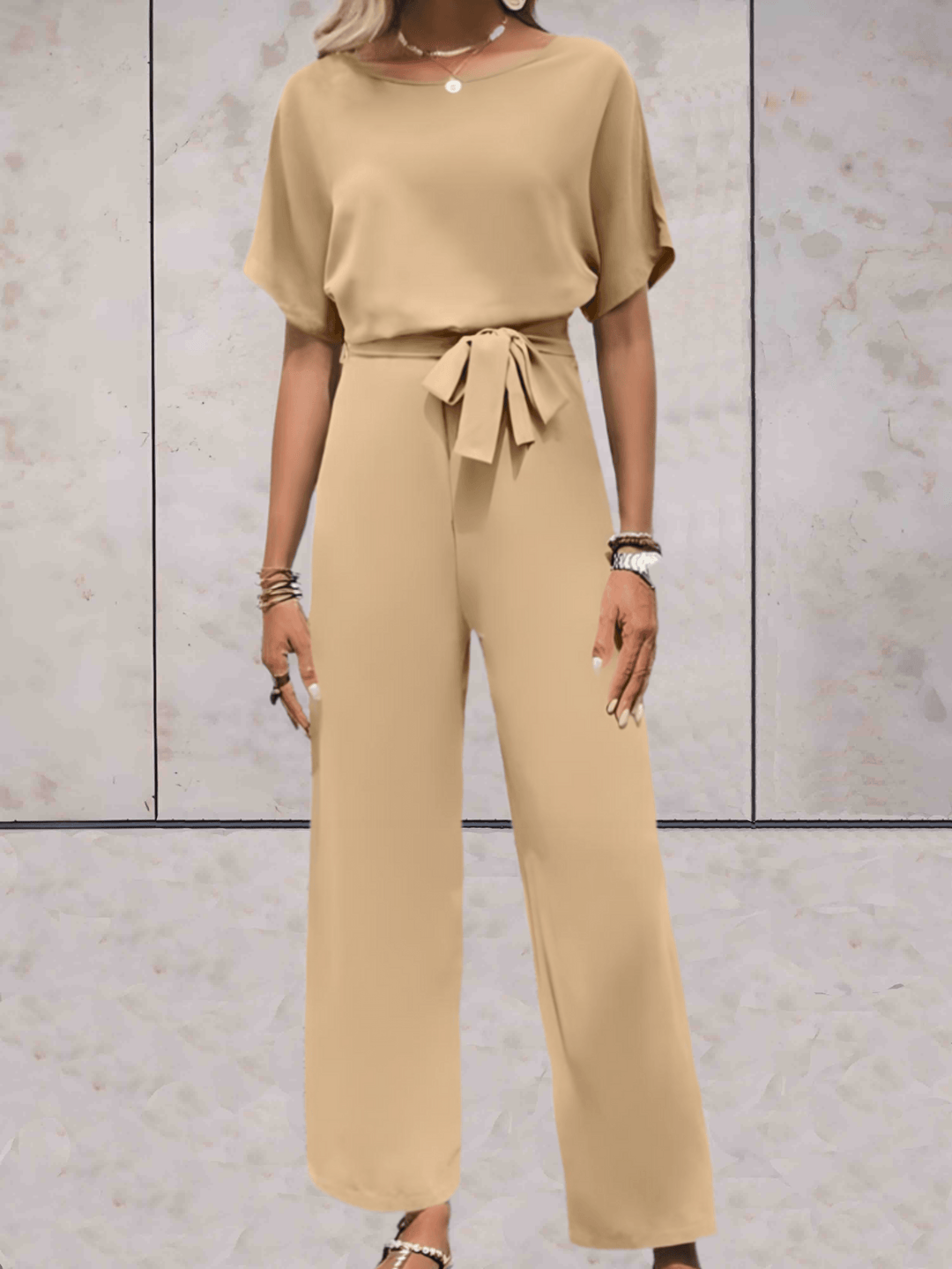 Drune - Jumpsuit mit Gürtel und kurzen Ärmeln