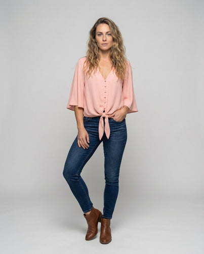 Damen legeres Blusenshirt mit Flügelärmeln.